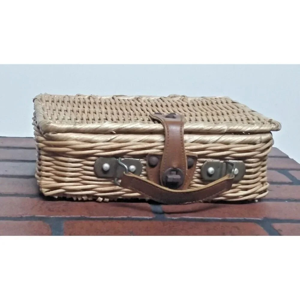 N/A vintage wicker